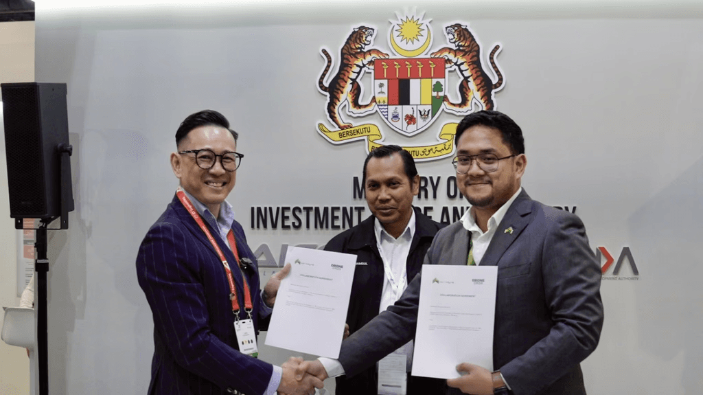 DroneDash and Aerodyne leaders at the Malaysia–Singapore cross-border delivery partnership announcement